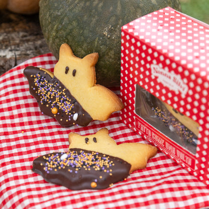 Biscotti pipistrelli di frolla con cioccolato fondente