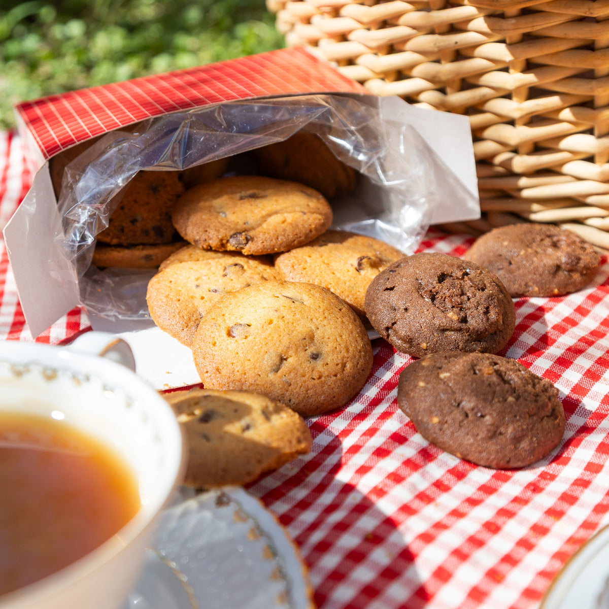Cookies con gocce di cioccolato e frollini al cioccolato
