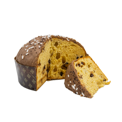 Panettone ai tre cioccolati di Nonna Silvi tagliato, con il baule